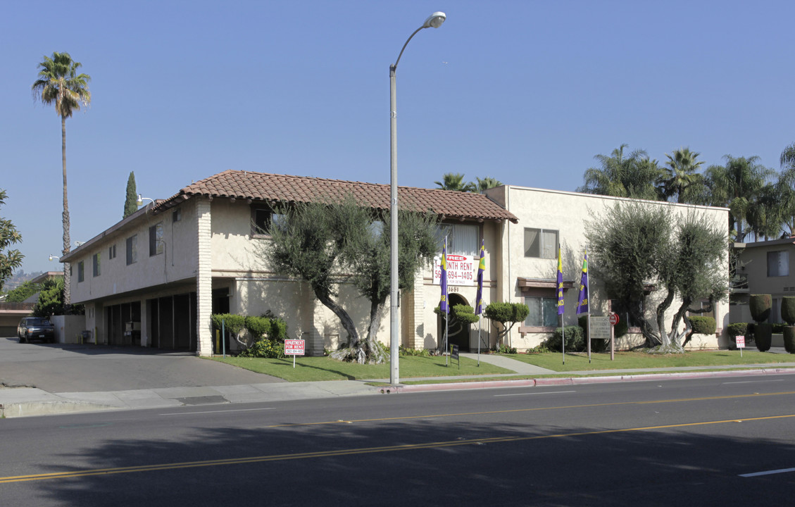 El Rancho Apartments in La Habra, CA - Building Photo