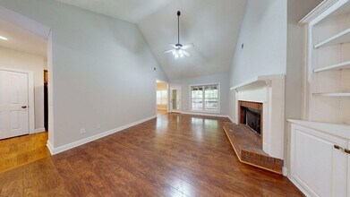 One Level 4 Bedroom Brick Home on N. Colle in Auburn, AL - Building Photo - Building Photo