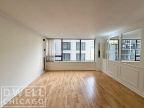 233 E Erie St, Unit 1307 in Chicago, IL - Building Photo - Building Photo