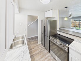 1044 Coronado Pkwy S in Denver, CO - Building Photo