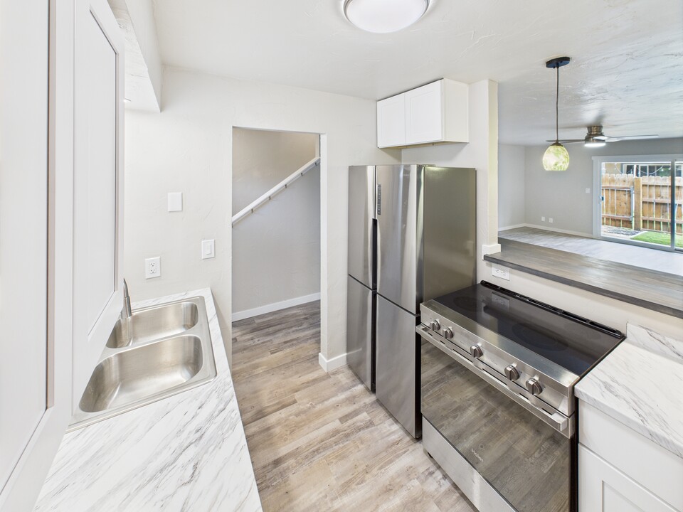 1044 Coronado Pkwy S in Denver, CO - Building Photo