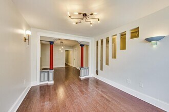 2340 W Augusta Blvd in Chicago, IL - Building Photo - Building Photo