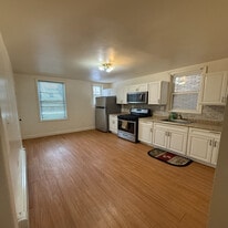 32 Armstrong Ave, Unit 1 in Jersey City, NJ - Building Photo