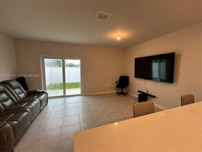 389 10th Ct in Florida City, FL - Building Photo - Building Photo