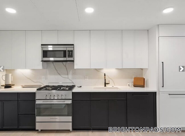 50 Leo M Birmingham Pkwy, Unit 505 in Boston, MA - Foto de edificio - Building Photo