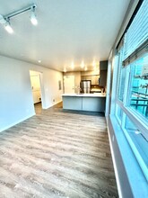 2330 Yakima Ct, Unit E204 in Tacoma, WA - Foto de edificio - Building Photo