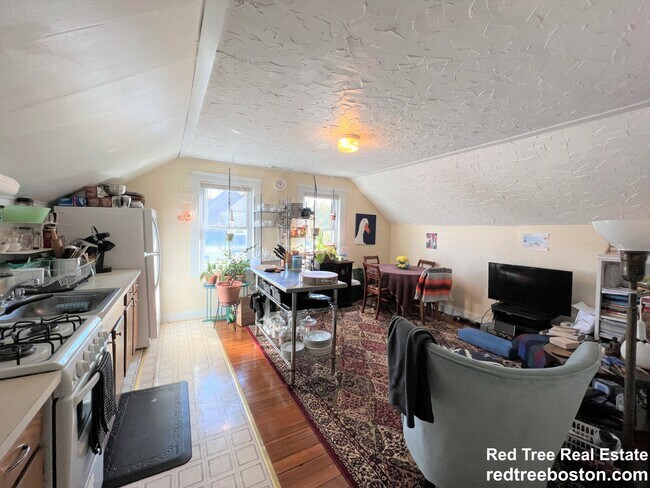 35 Danforth St, Unit 3