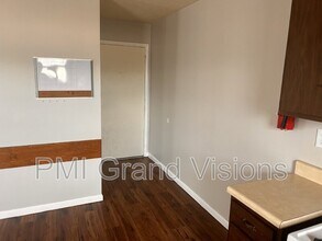 16 W Buchanan Ave in Charleston, IL - Building Photo - Building Photo