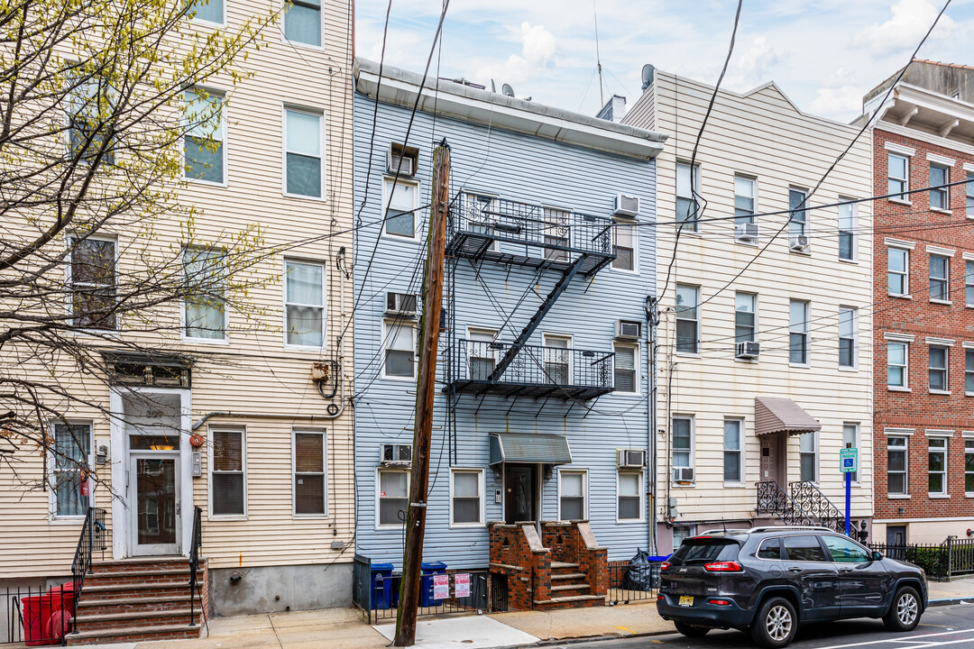 307 Monroe St in Hoboken, NJ - Building Photo