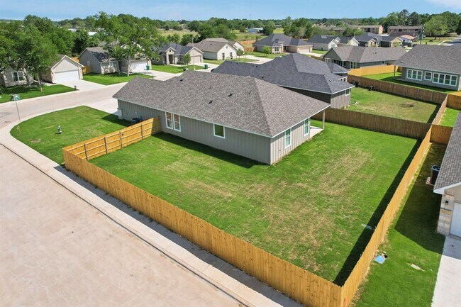 118 Callie St in Smithville, TX - Building Photo - Building Photo