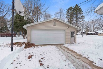1045 Green Acres Ln in Neenah, WI - Building Photo - Building Photo