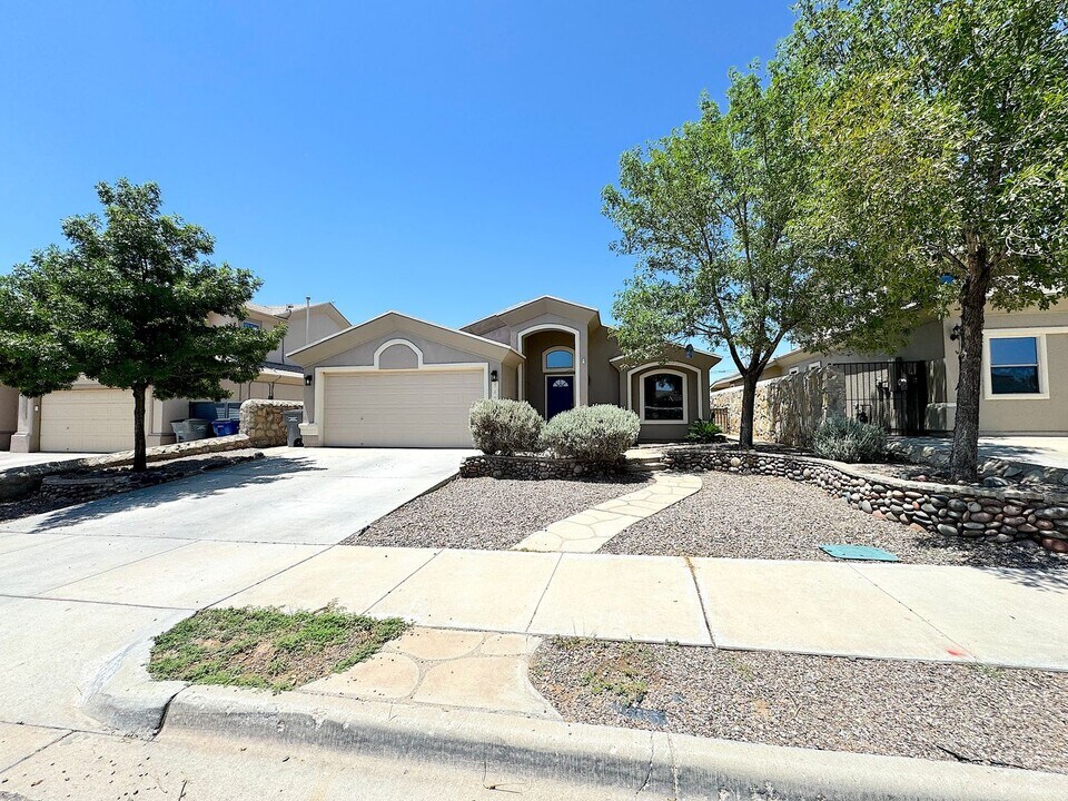 5405 Ignacio Frias Dr in El Paso, TX - Building Photo