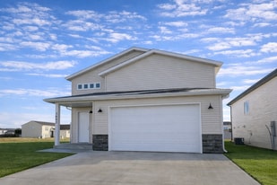 3602 33rd St S in Moorhead, MN - Building Photo