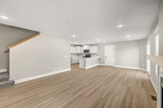 2395 Emma Ave in Des Moines, IA - Building Photo - Building Photo