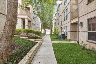 4830 Cedar Springs Rd in Dallas, TX - Building Photo - Building Photo