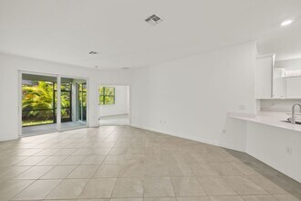 9077 Leatherwood Loop in Lehigh Acres, FL - Foto de edificio - Building Photo