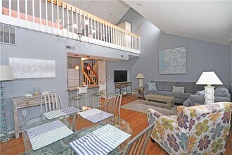 303 Swans Wharf Row in Newport, RI - Building Photo - Building Photo