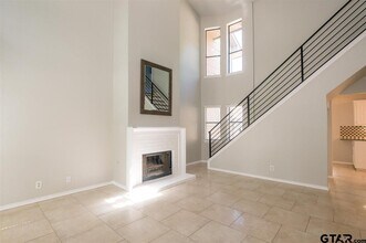 5825 Hollytree Dr in Tyler, TX - Building Photo - Building Photo