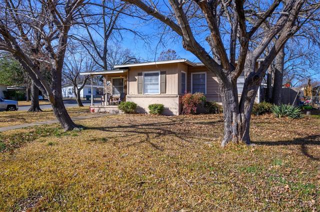 221 W Burton St in Sherman, TX - Building Photo - Building Photo