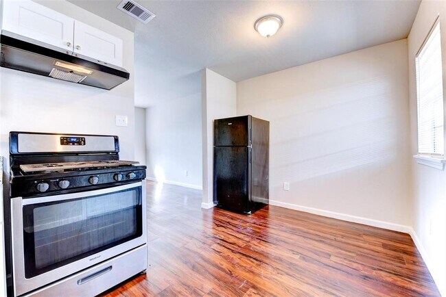 5531 Cavalcade St in Houston, TX - Building Photo - Building Photo