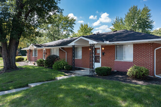 Broadmoor Apartments in Trotwood, OH - Foto de edificio - Building Photo