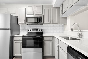 Doria Apartments in Virginia Beach, VA - Building Photo