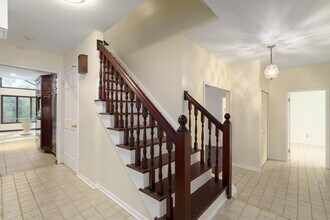 2377 Williamstown Ct in Bloomfield Hills, MI - Foto de edificio - Building Photo