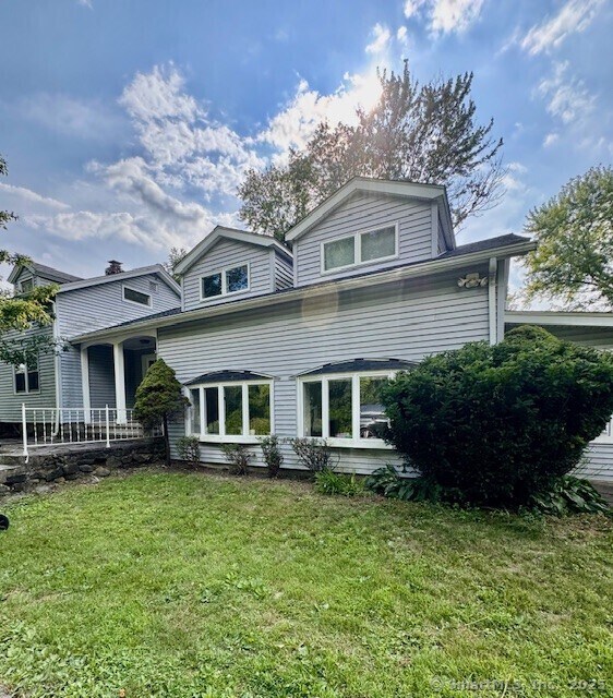 73 South Rd in Farmington, CT - Building Photo