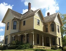 532 S Walnut St in Bloomington, IN - Building Photo