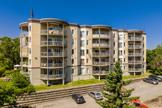 504 Des Prairies Boul in Laval, QC - Building Photo - Building Photo