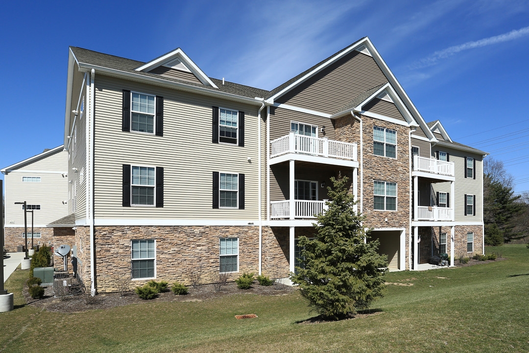 Creekside Commons East in Cuyahoga Falls, OH - Building Photo