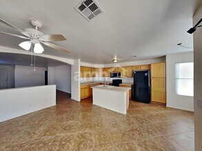 15030 N 150th Ln in Surprise, AZ - Foto de edificio - Building Photo