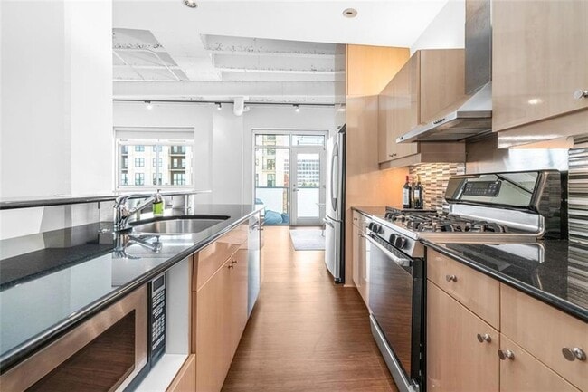 property at 805 Peachtree St NE