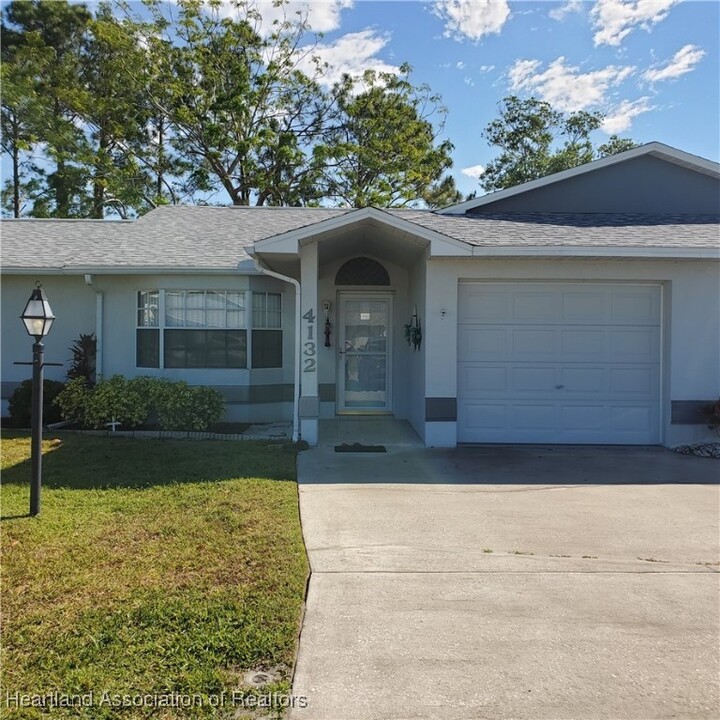 4132 Vantage Cir in Sebring, FL - Building Photo