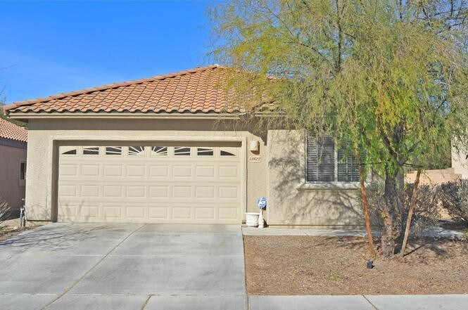 11822 W Farmall Dr in Marana, AZ - Building Photo