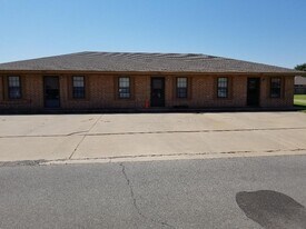 2102 Apple Ave in Weatherford, OK - Building Photo