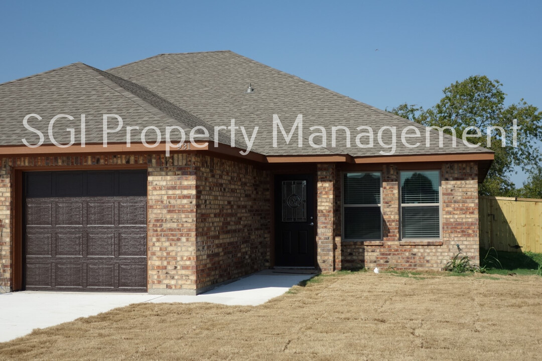 931 Robineta Ln in Gunter, TX - Building Photo