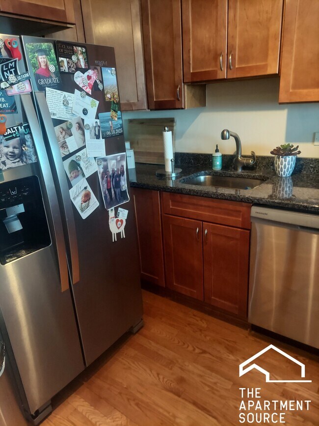 1560 N Sandburg Terrace in Chicago, IL - Building Photo - Building Photo