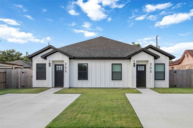 205 Bolden St, Unit A in Houston, TX - Building Photo - Building Photo