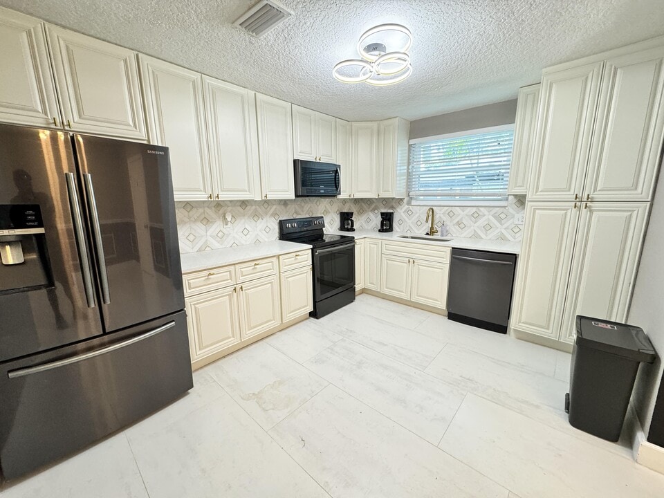 5262 Tulane Ave in Jacksonville, FL - Building Photo