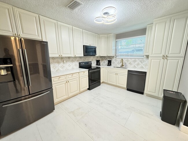 5262 Tulane Ave
