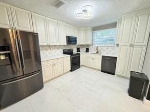 5262 Tulane Ave in Jacksonville, FL - Foto de edificio - Building Photo