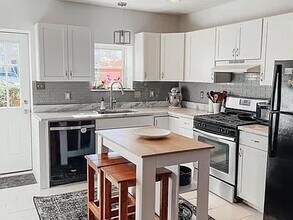 1831 Light St in Baltimore, MD - Building Photo - Building Photo