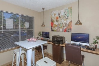 Sunpark Apartment Homes in Conroe, TX - Foto de edificio - Building Photo