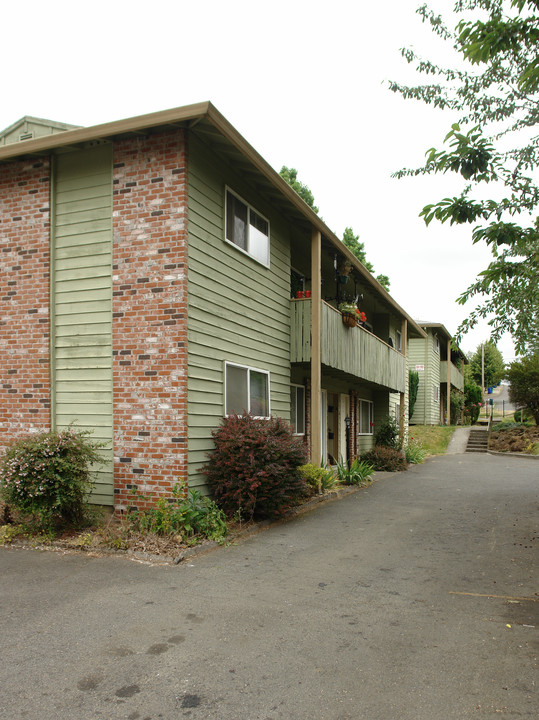 946-962 NE 91st Ave in Portland, OR - Building Photo