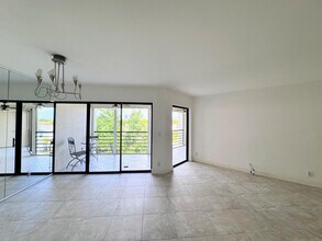 5701 Camino Del Sol in Boca Raton, FL - Building Photo - Building Photo