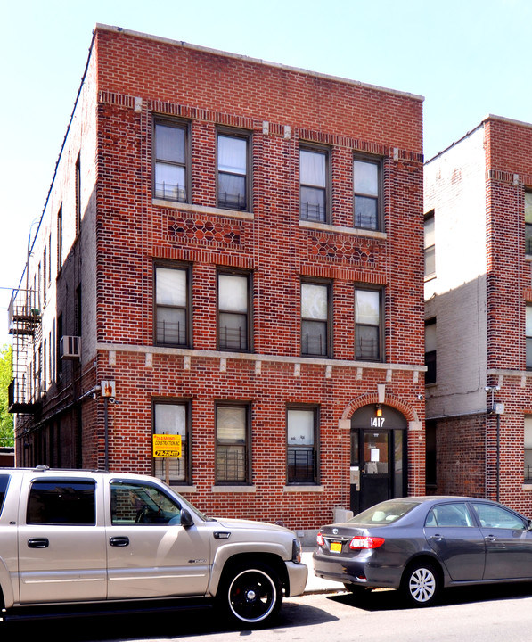 1417 Rowland St in Bronx, NY - Building Photo