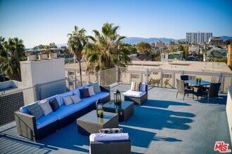 46 Rose Ave in Los Angeles, CA - Foto de edificio - Building Photo