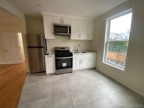 5 Frederick Ct in Waterbury, CT - Building Photo - Building Photo
