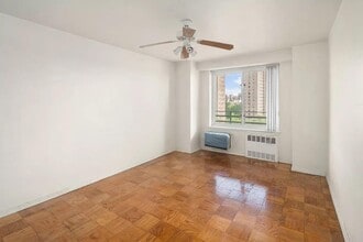 392 Central Prk W in New York, NY - Building Photo - Building Photo